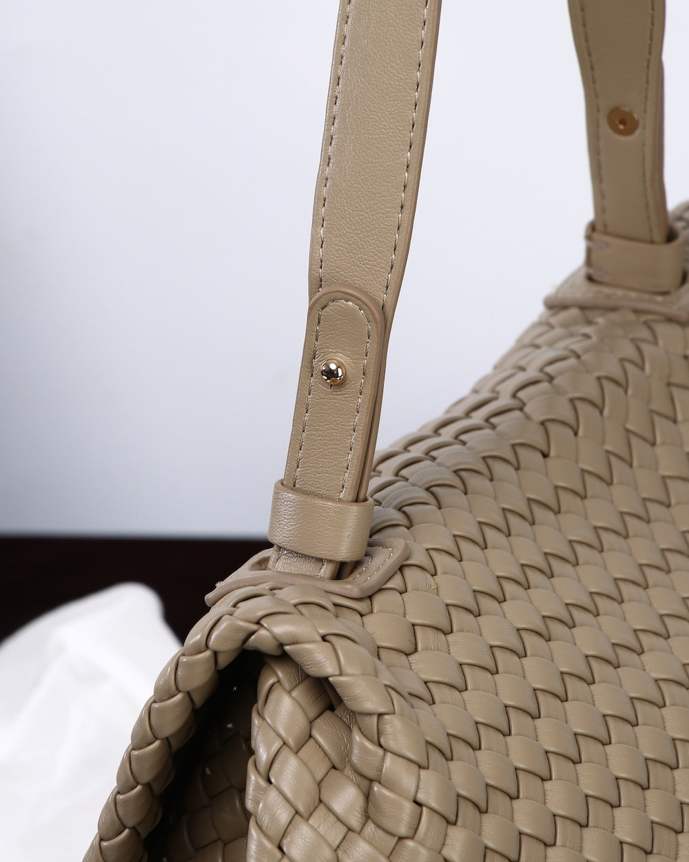 Essence - Khaki