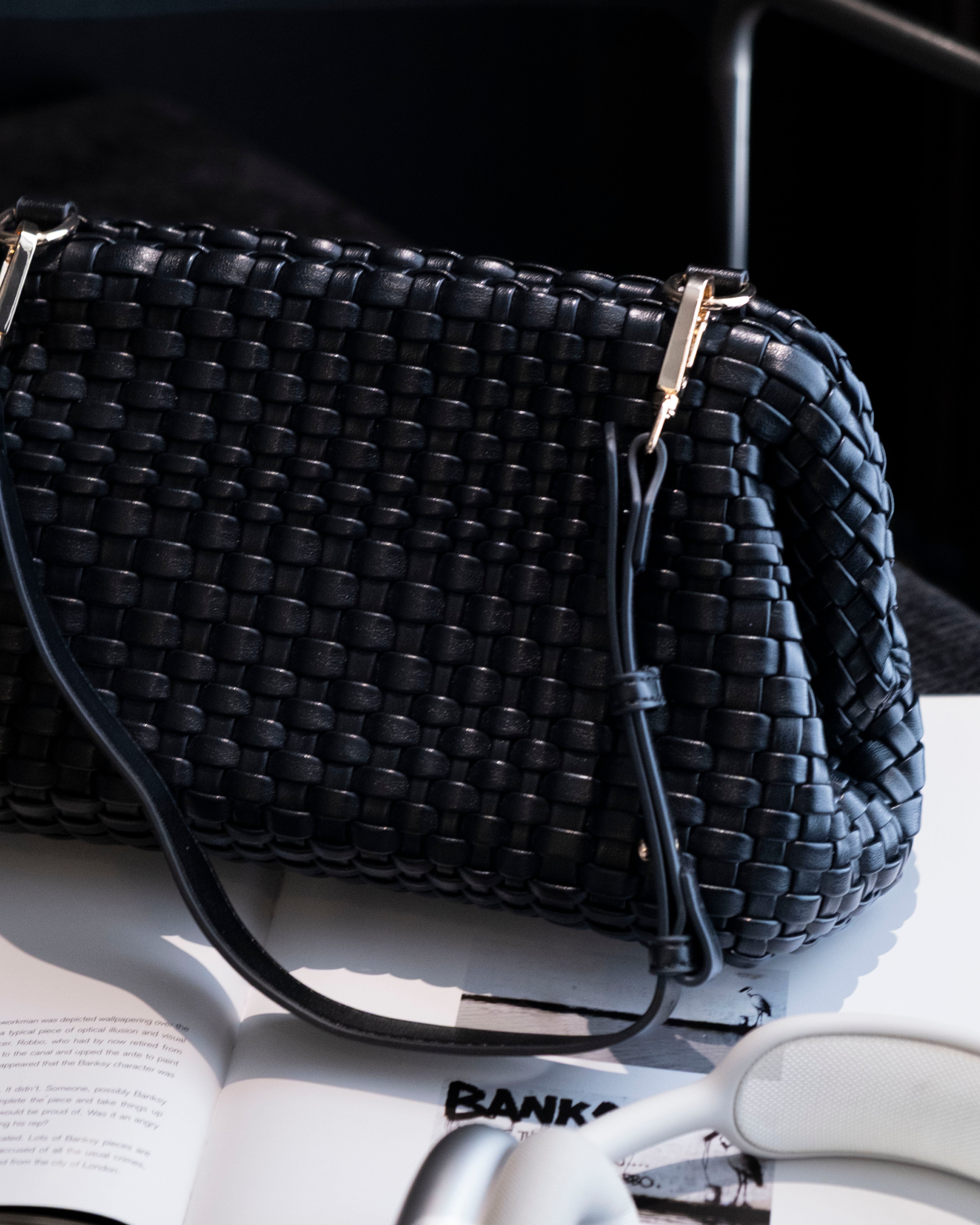 Chateau - Black